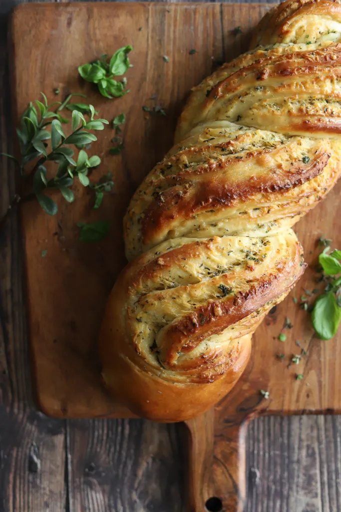 🧄🌿 Garlic Herb Loaf